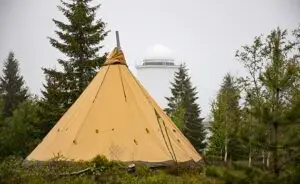 Tentipi 15 bp, uslåelig lavvo på comfort og kvalitet. Solobservatoriet på Harestua, lavvocamp for event og feriegjester. På Solobservatoriet kan man få delta på feks. Leirskole, ferie og events med unik undervisning i Norges eneste solobservatorium.