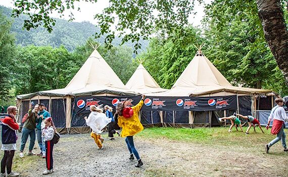 Telt som samlingspunkt og bar for festival