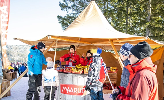 Salgsbod med paviljong til leie for kiosk på Ski arrangement i Holmenkollen